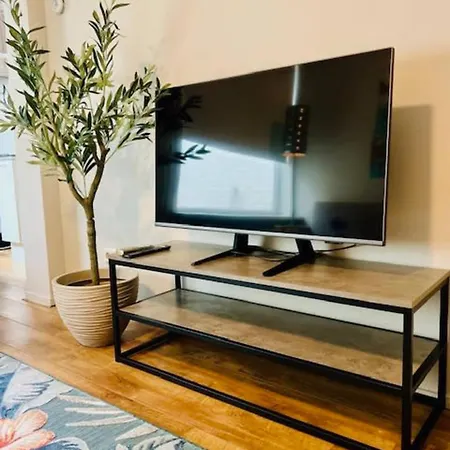 Comfortable Apt With Garden And Washing Machine Apartment